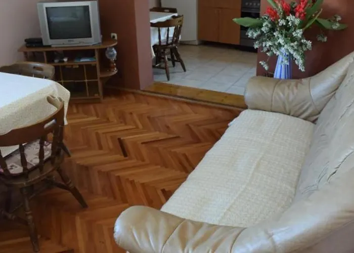 Julietta アパート ピロヴァッツ